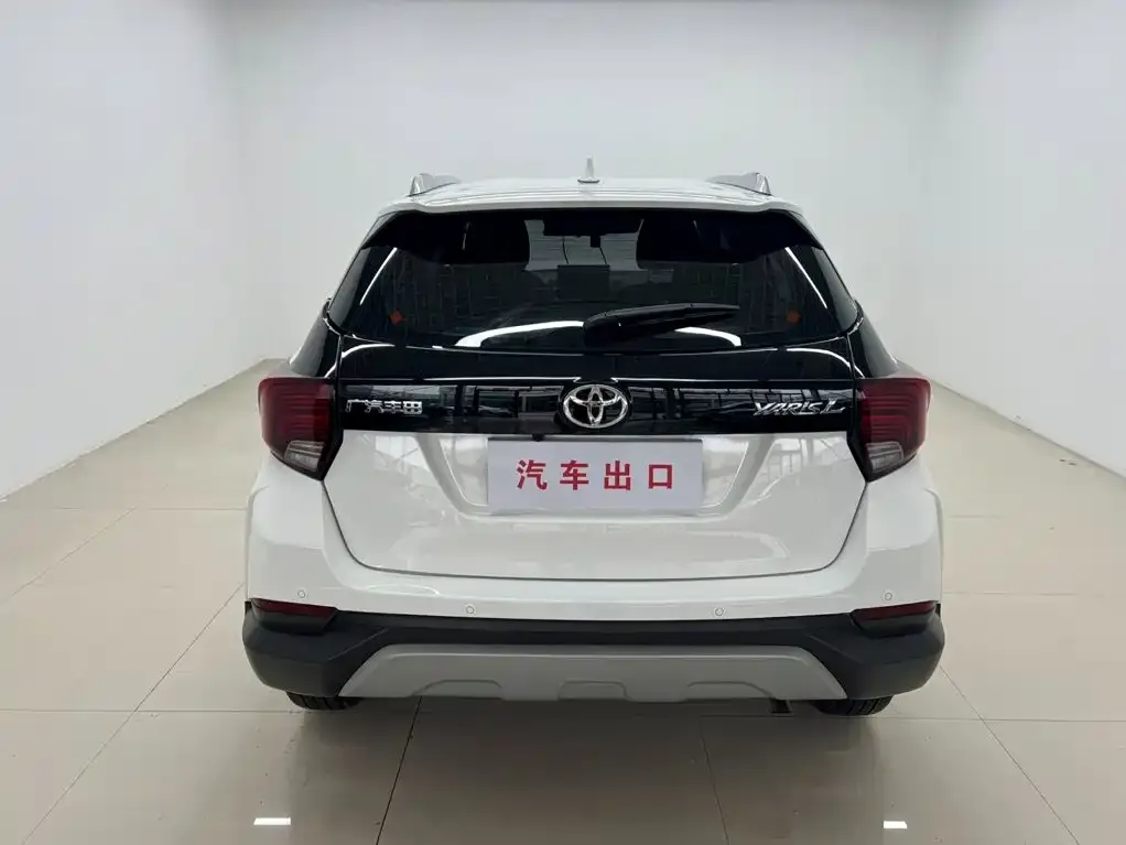 Toyota Yaris L — фото 4