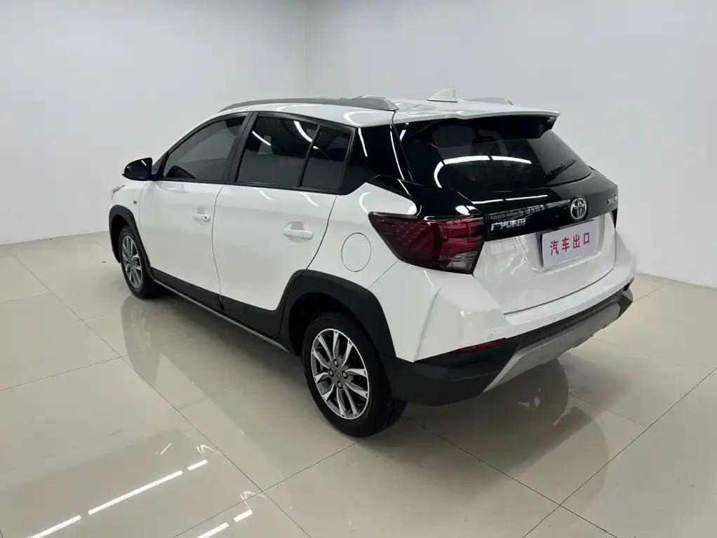 Toyota Yaris L — фото 2