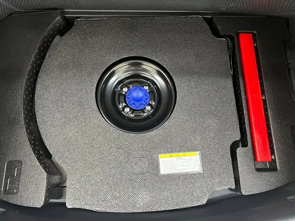 Toyota Yaris L — фото 10