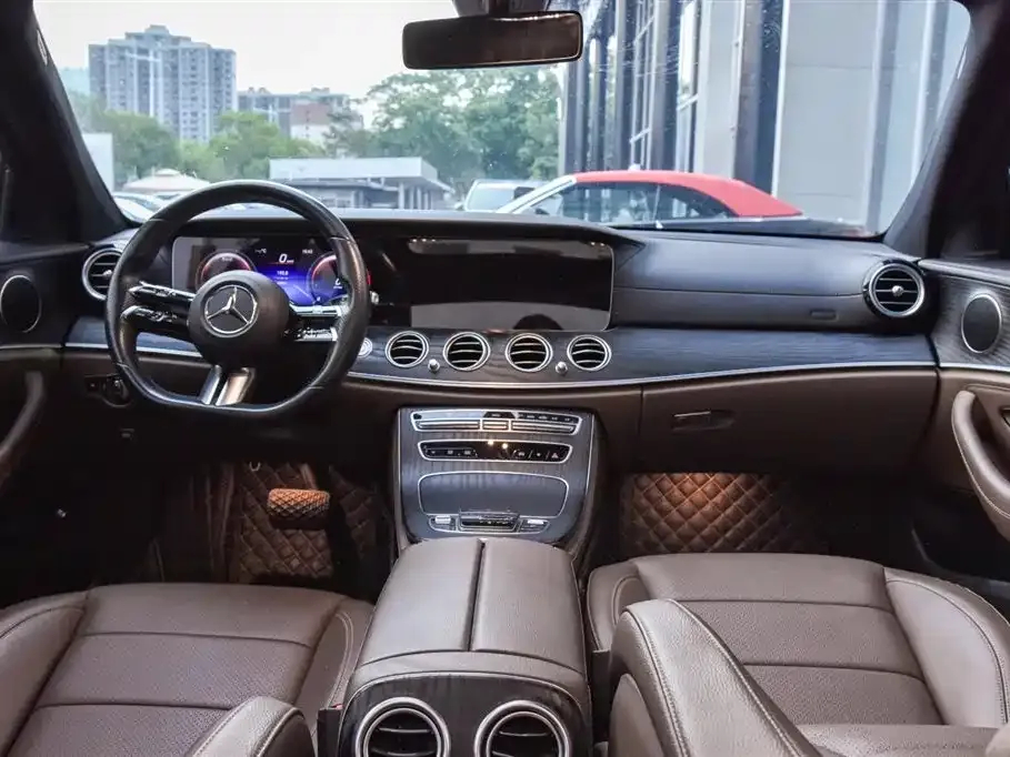 Mercedes-Benz E-Class — фото 10