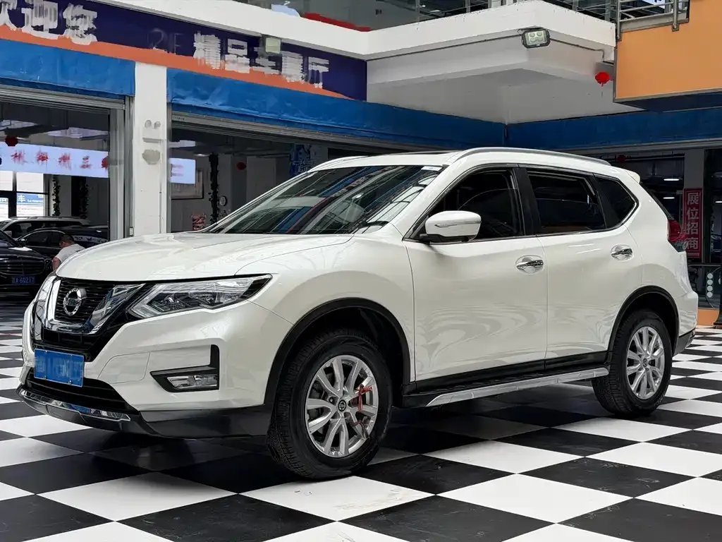 Nissan X-Trail — фото 1