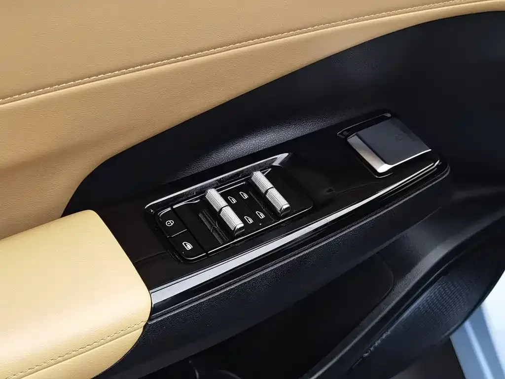 Geely Galaxy L7 — фото 9