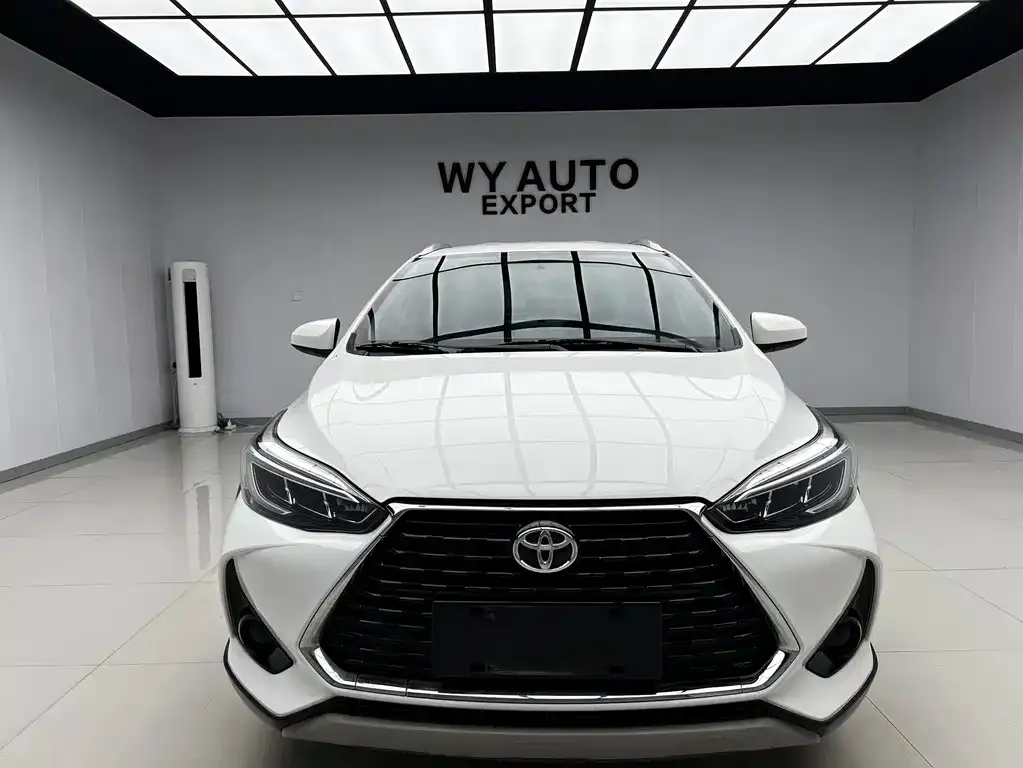 Toyota Yaris L — фото 1