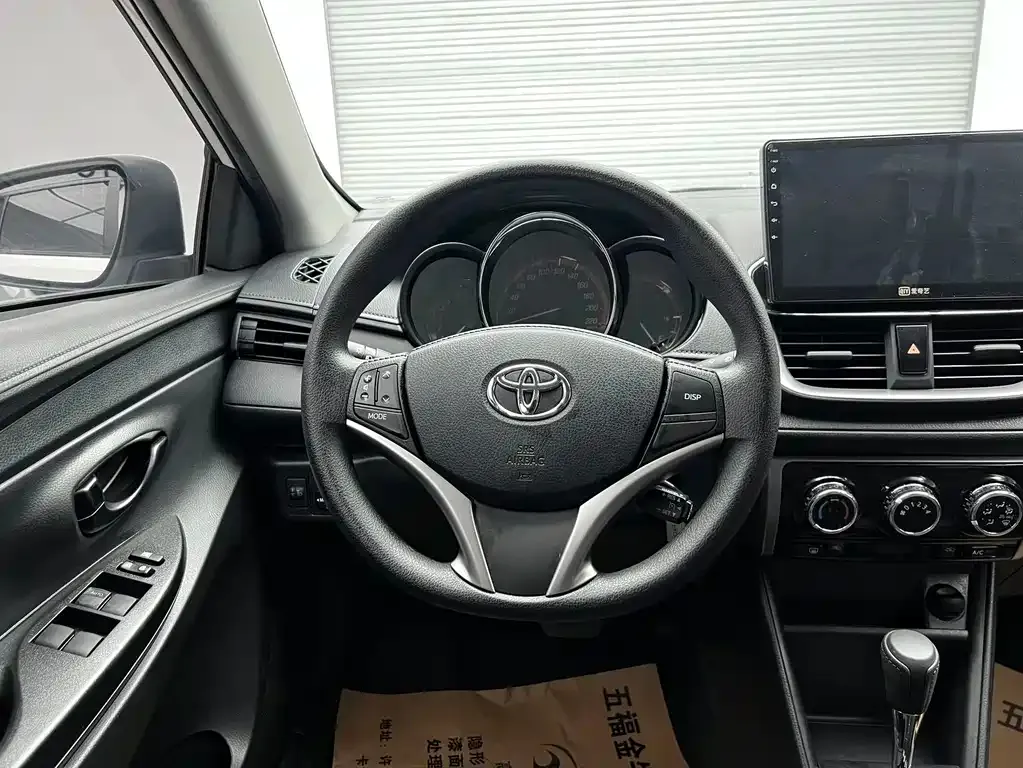 Toyota Yaris L — фото 8