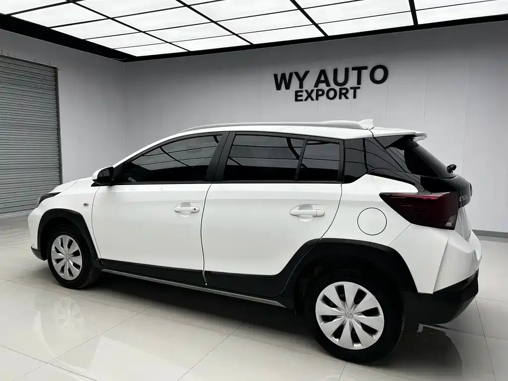 Toyota Yaris L — фото 3