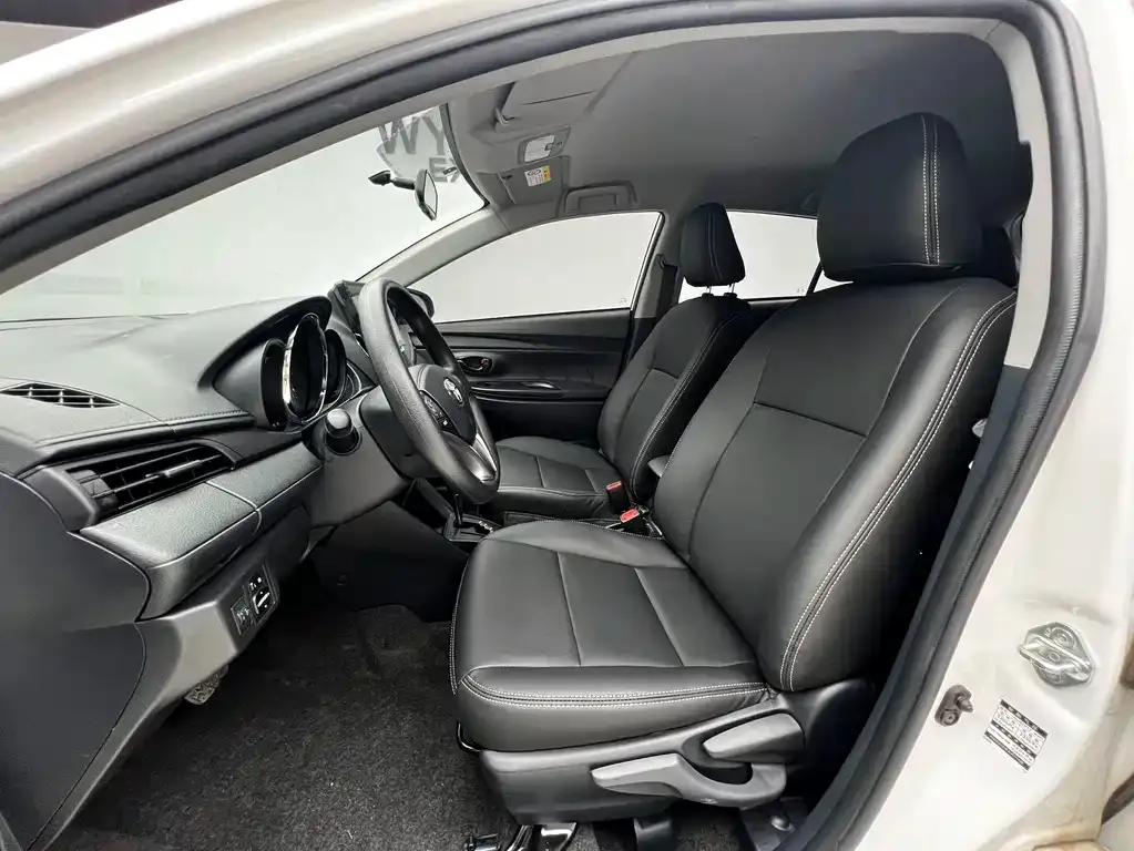 Toyota Yaris L — фото 9