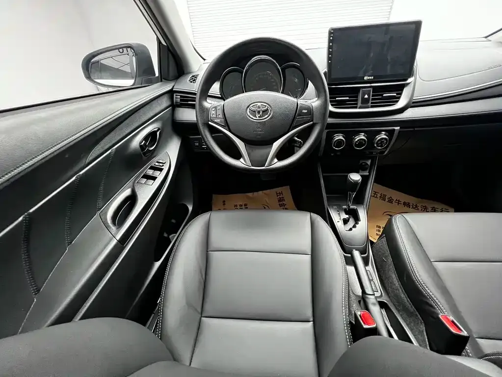 Toyota Yaris L — фото 10