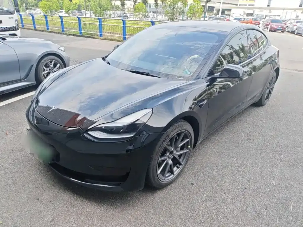 Tesla Model 3 — фото 4