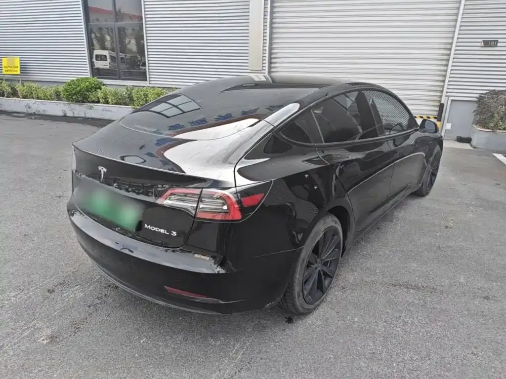 Tesla Model 3 — фото 10