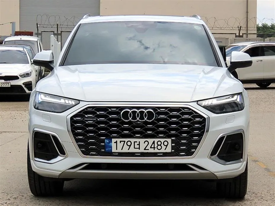 Audi Q5 — фото 1