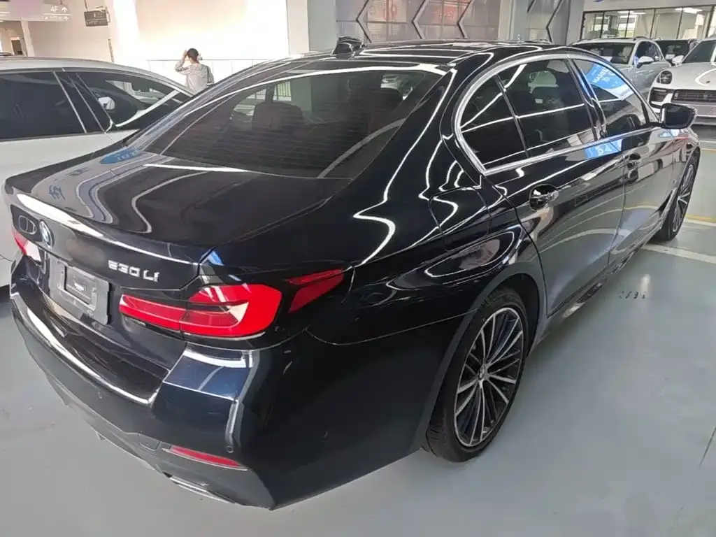 BMW 5 Series — фото 10
