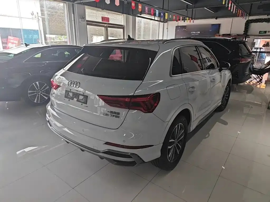Audi Q3 — фото 10