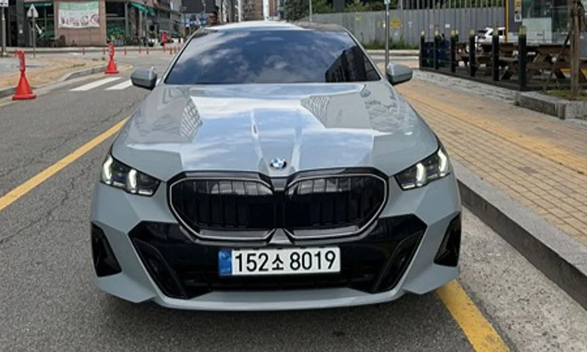 BMW 5-Series — фото 1