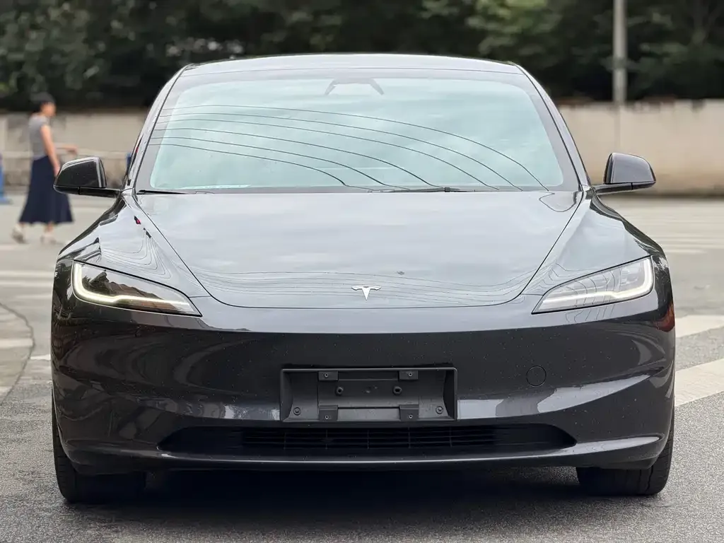 Tesla Model 3 — фото 9