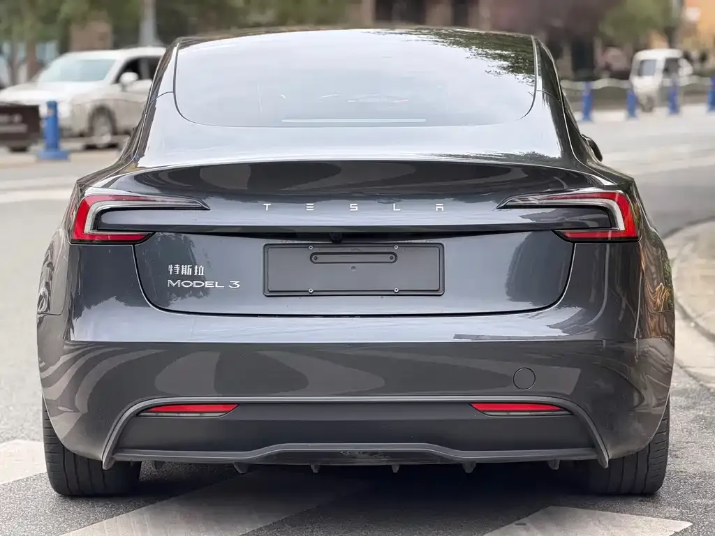 Tesla Model 3 — фото 2