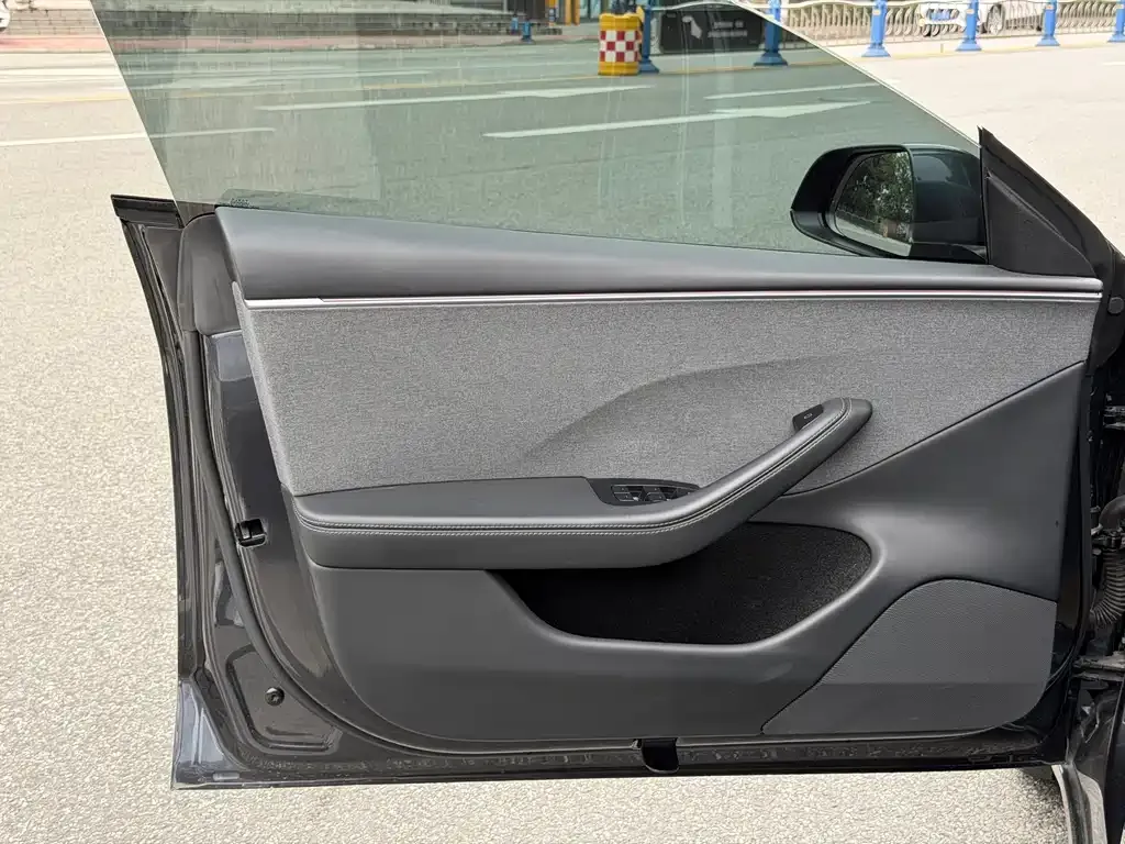 Tesla Model 3 — фото 3