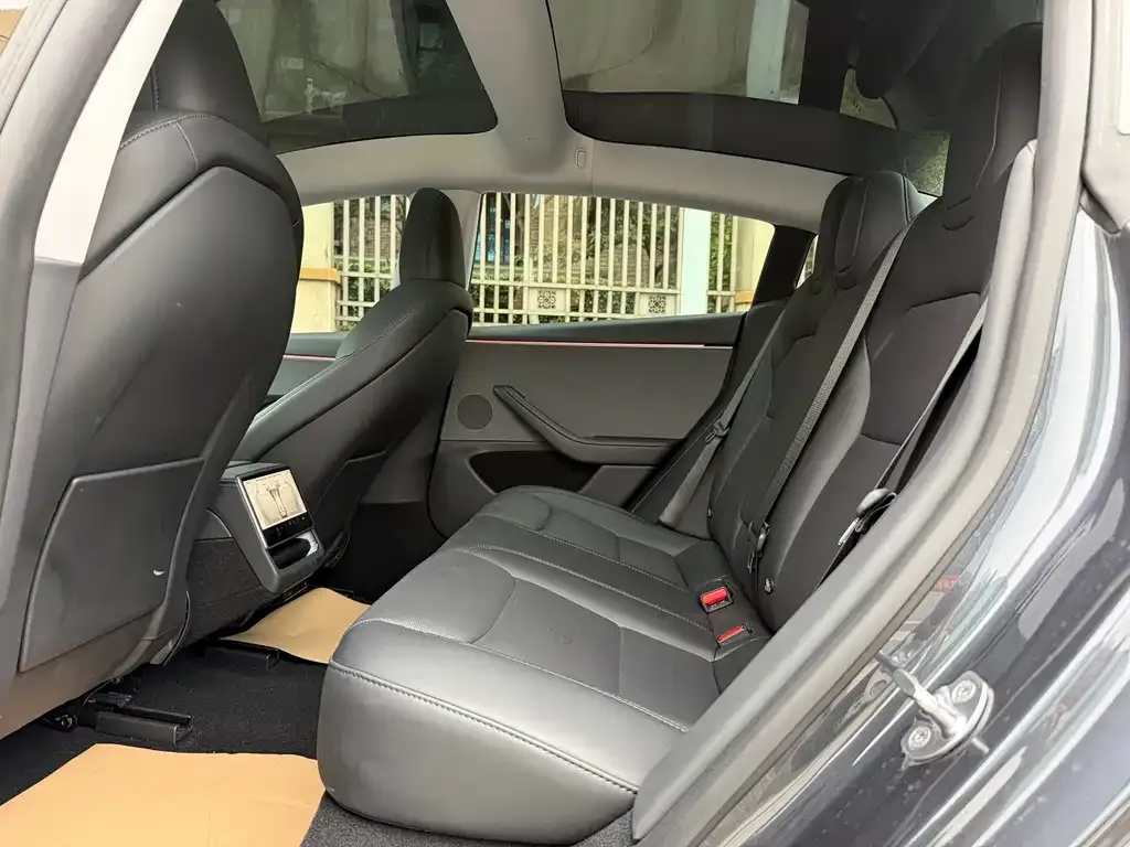 Tesla Model 3 — фото 10