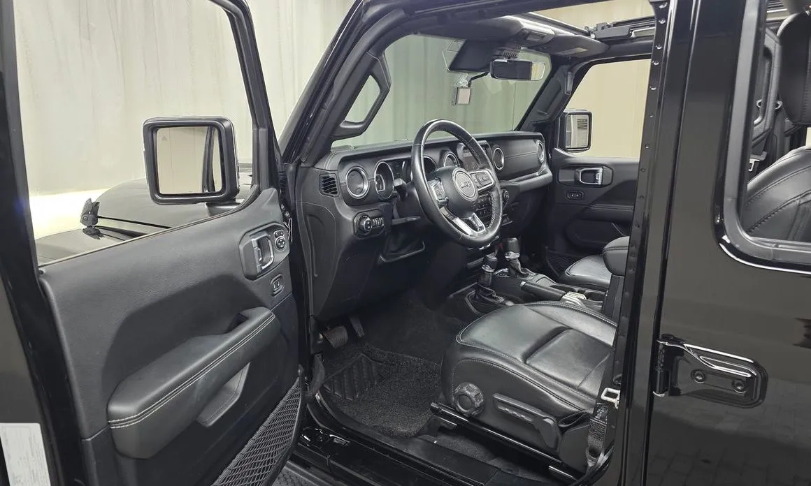 Jeep Wrangler — фото 10