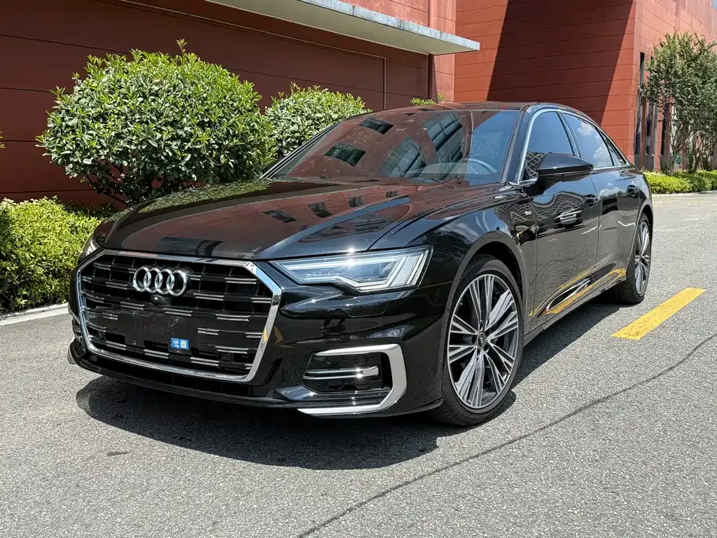 Audi A6L — фото 1