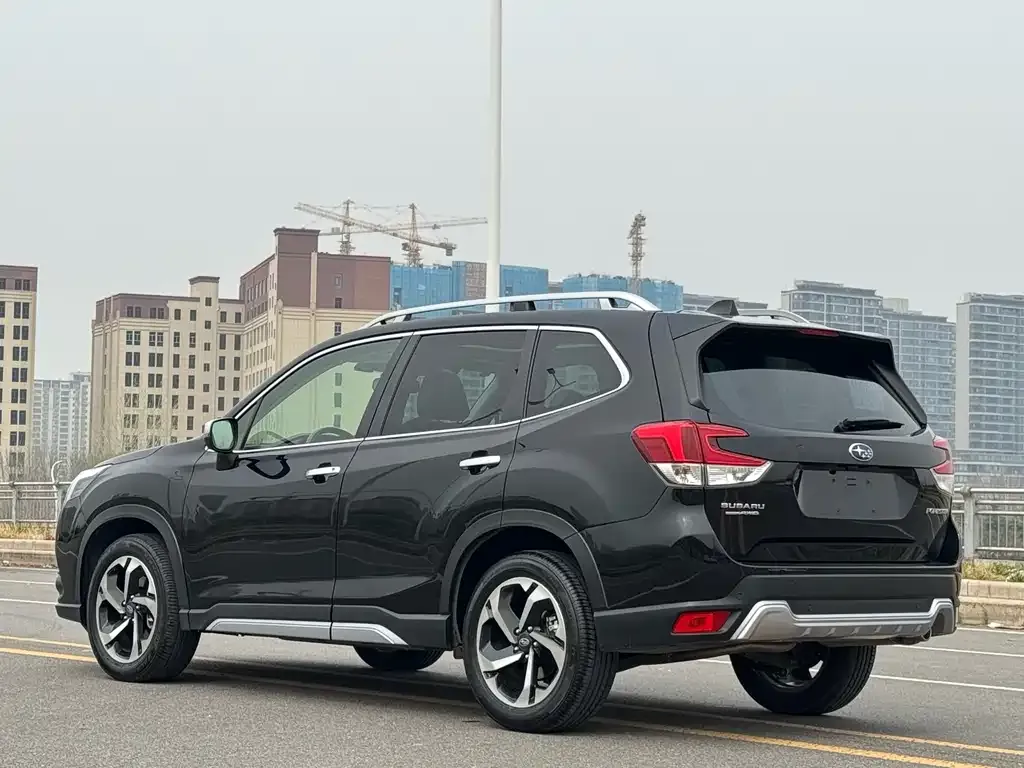 Subaru Forester — фото 9