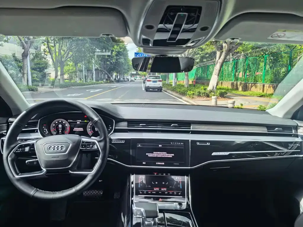 Audi A8 — фото 7