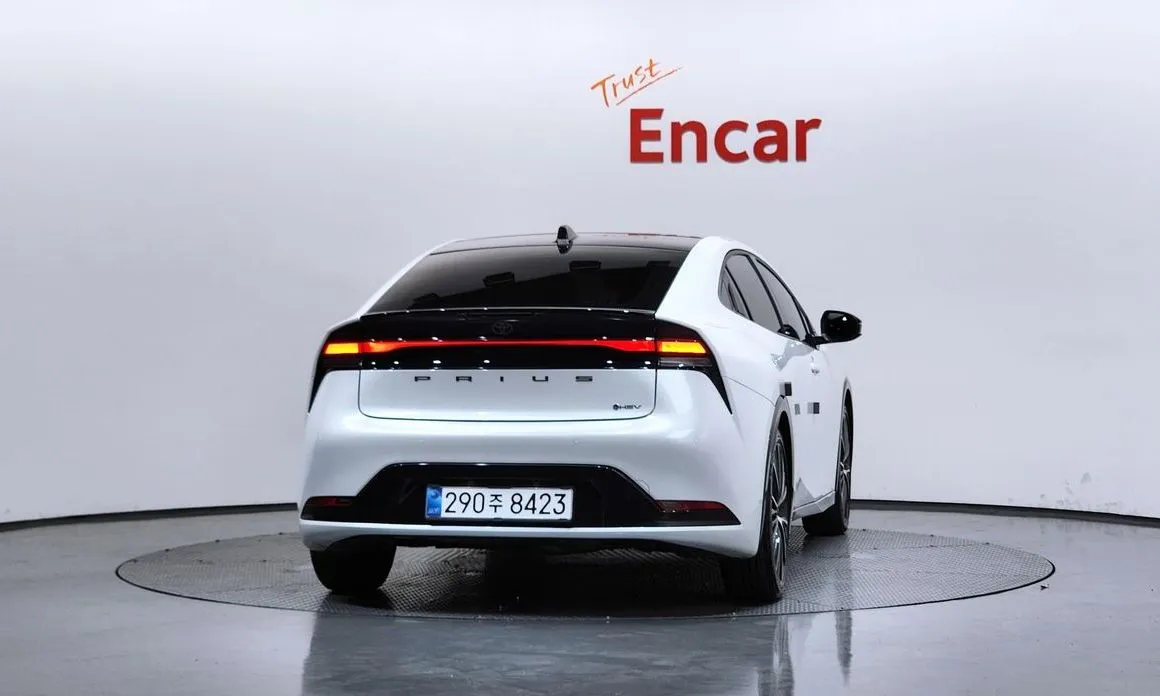 Toyota Prius 2025 из KR, фото 2