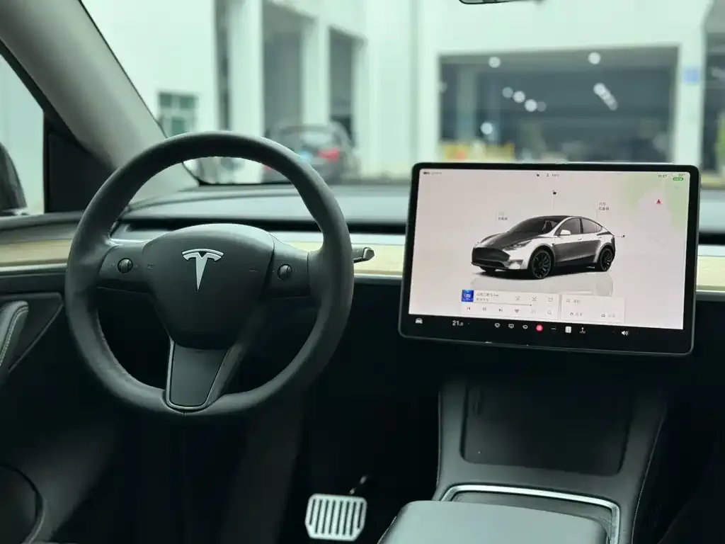 Tesla Model Y — фото 3