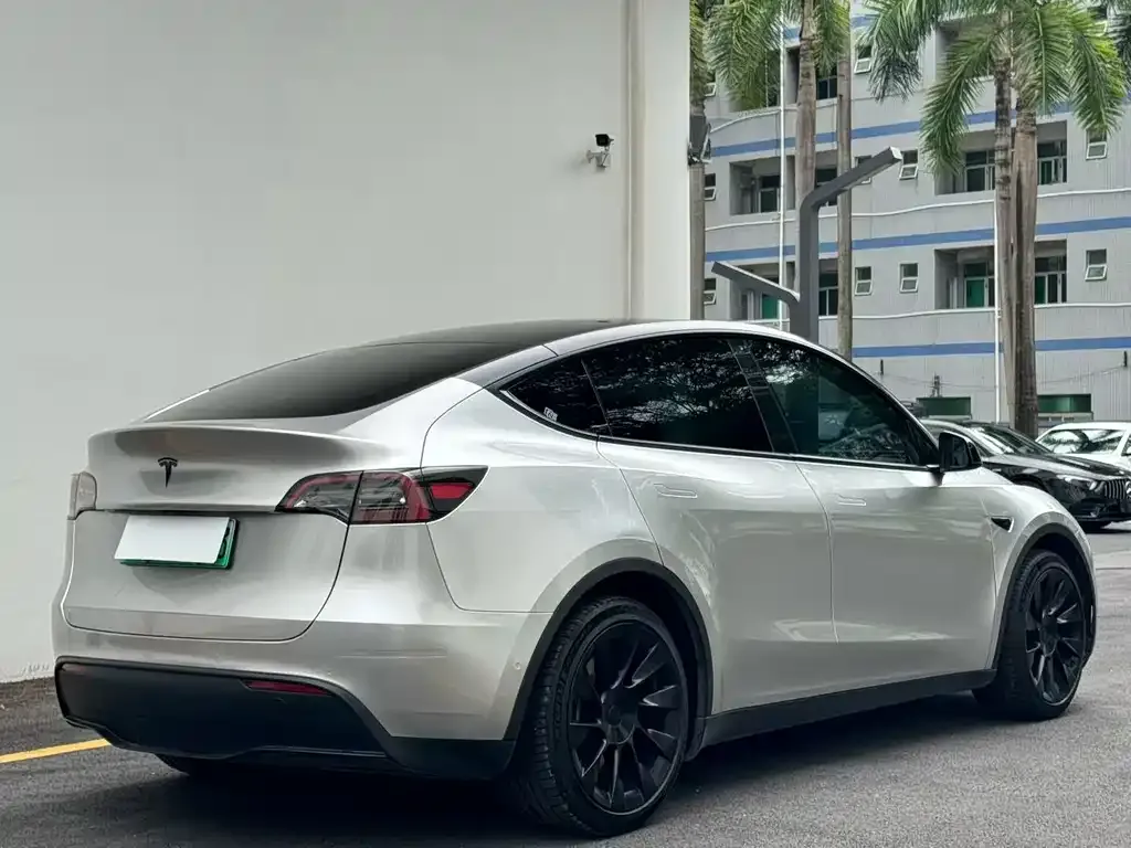 Tesla Model Y — фото 7