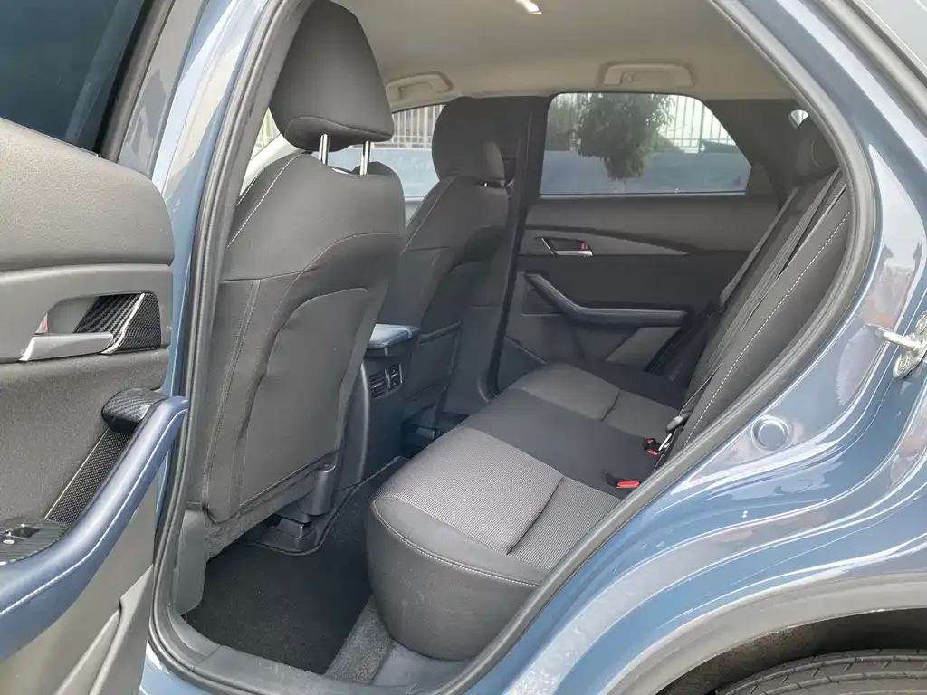 Mazda CX-30 2023 из CN, фото 3
