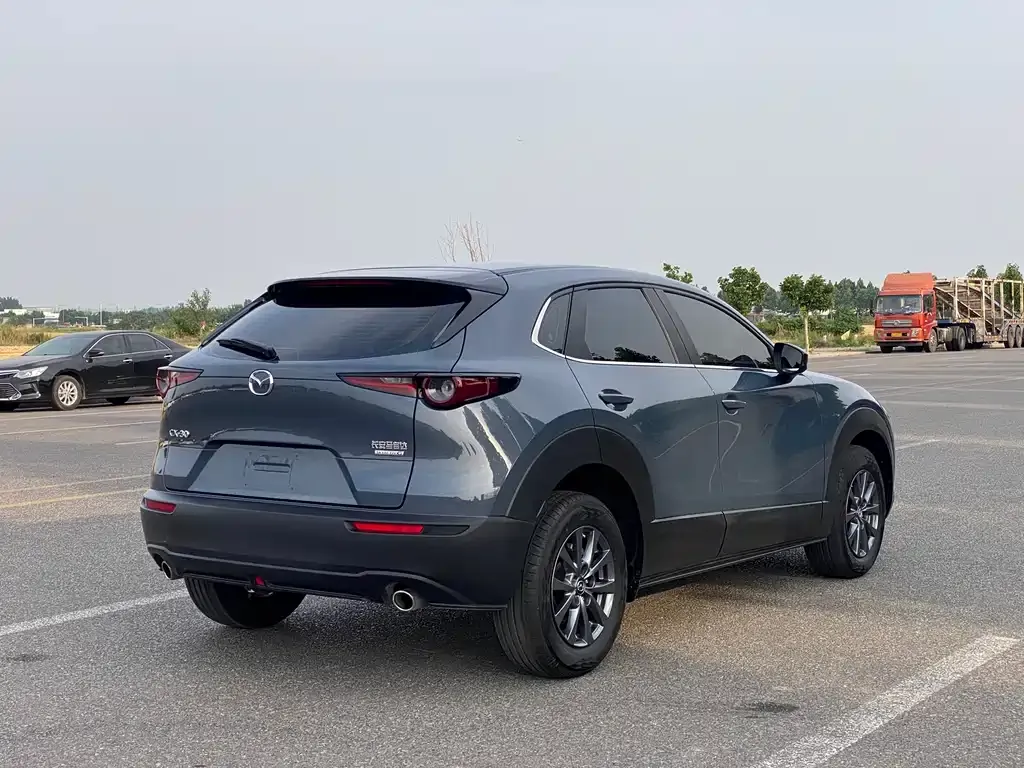 Mazda CX-30 2023 из CN, фото 2