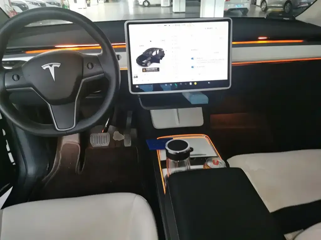 Tesla Model Y — фото 4
