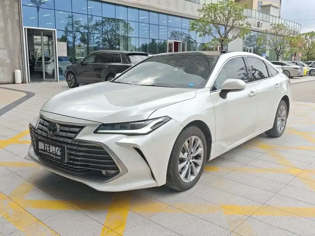 Toyota Avalon — фото 1