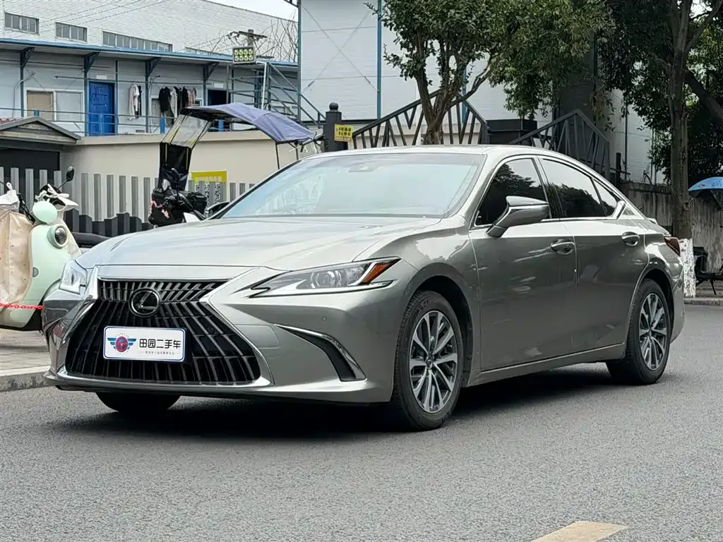 Lexus ES — фото 1