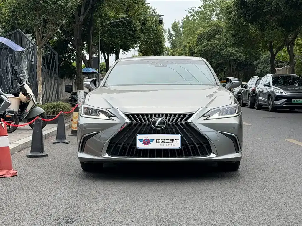 Lexus ES — фото 10