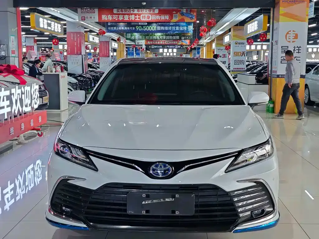 Toyota Camry — фото 9