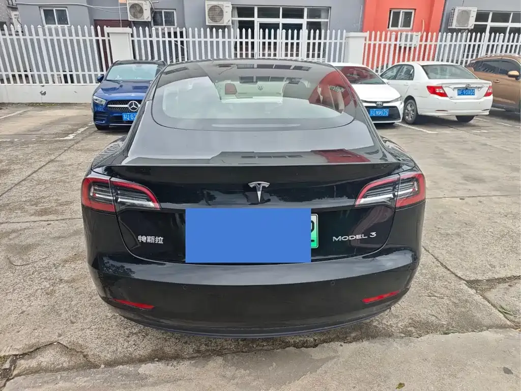 Tesla Model 3 — фото 4