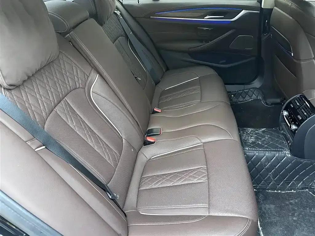BMW 5 Series — фото 10