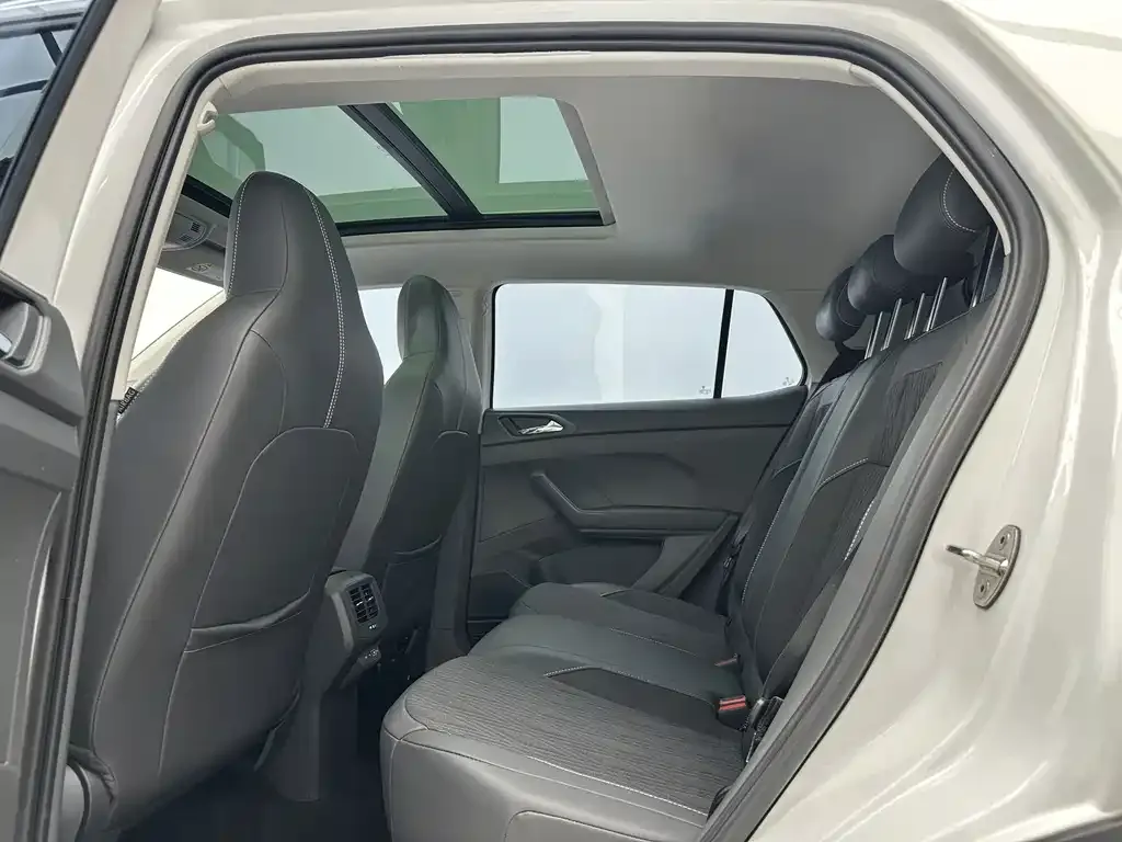 Volkswagen T-Cross — фото 9