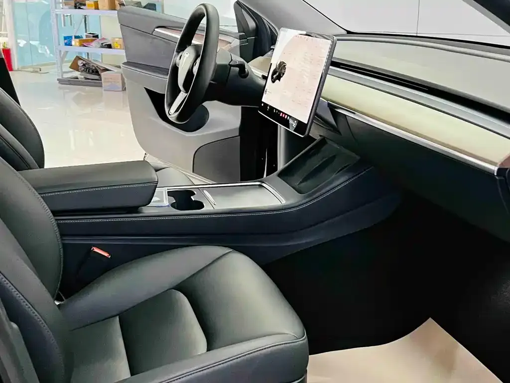 Tesla Model Y — фото 4
