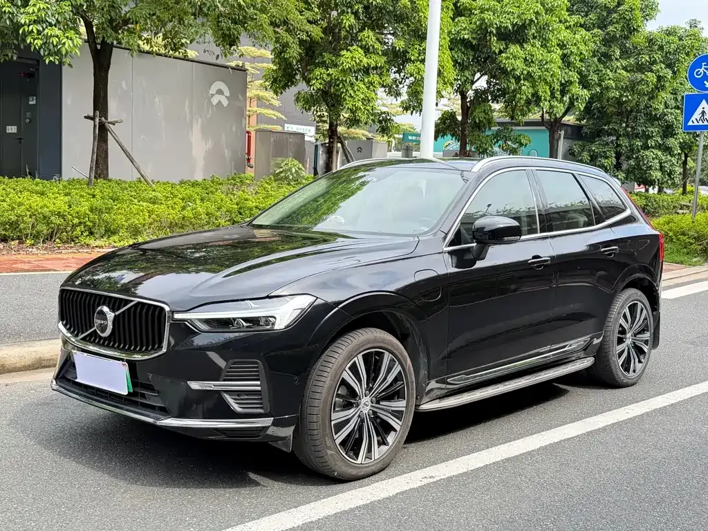 Volvo XC60 PHEV — фото 1