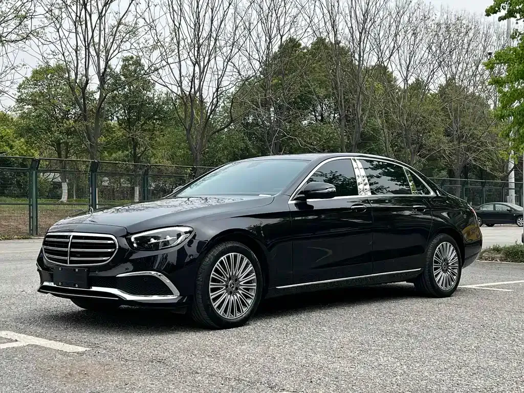 Mercedes-Benz E-Class — фото 1