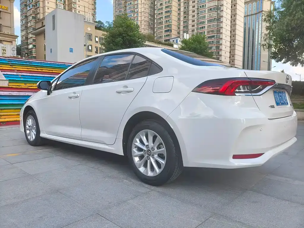 Toyota Corolla — фото 6