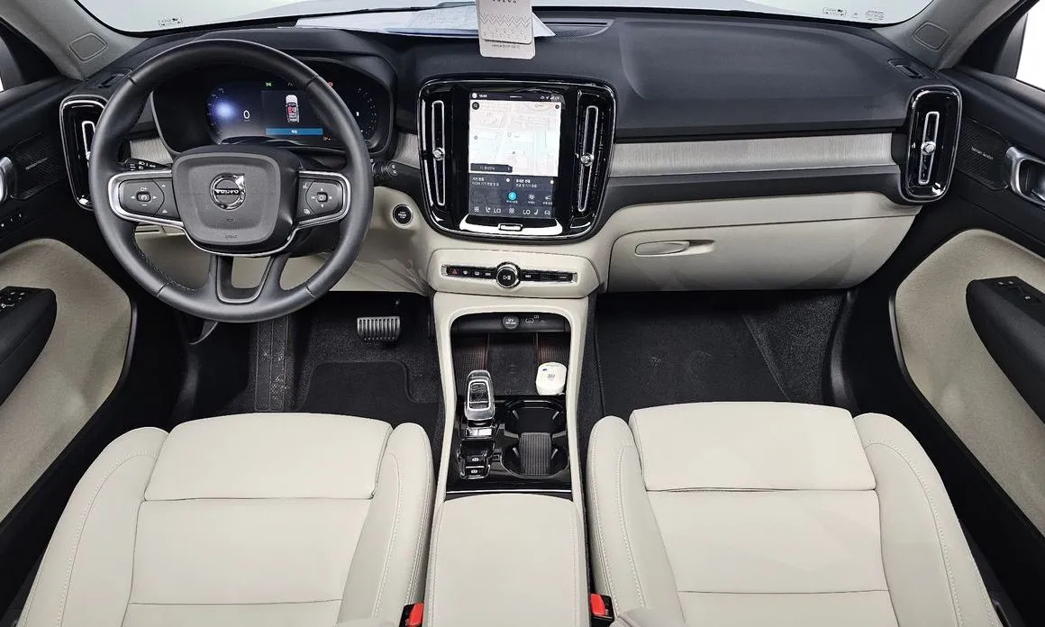 Volvo XC40 2025 из KR, фото 2