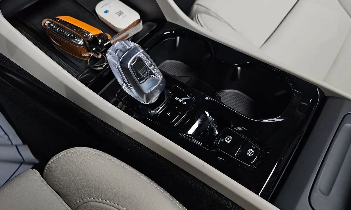 Volvo XC40 2025 из KR, фото 7