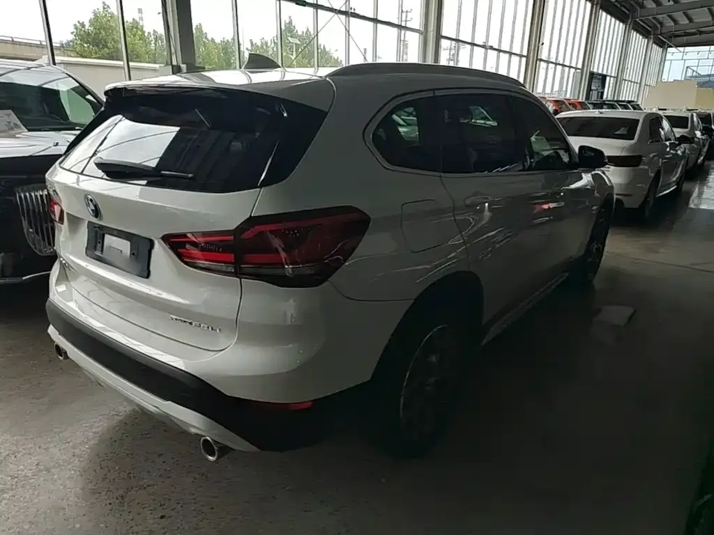 BMW X1 — фото 9