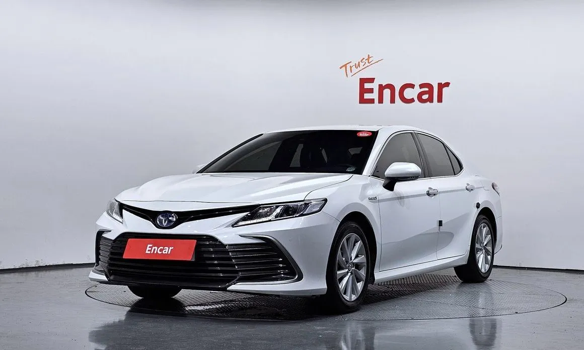Toyota Camry — фото 1