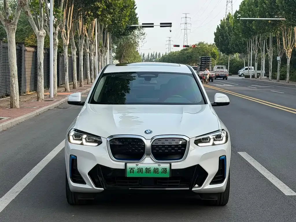 BMW iX3 — фото 1