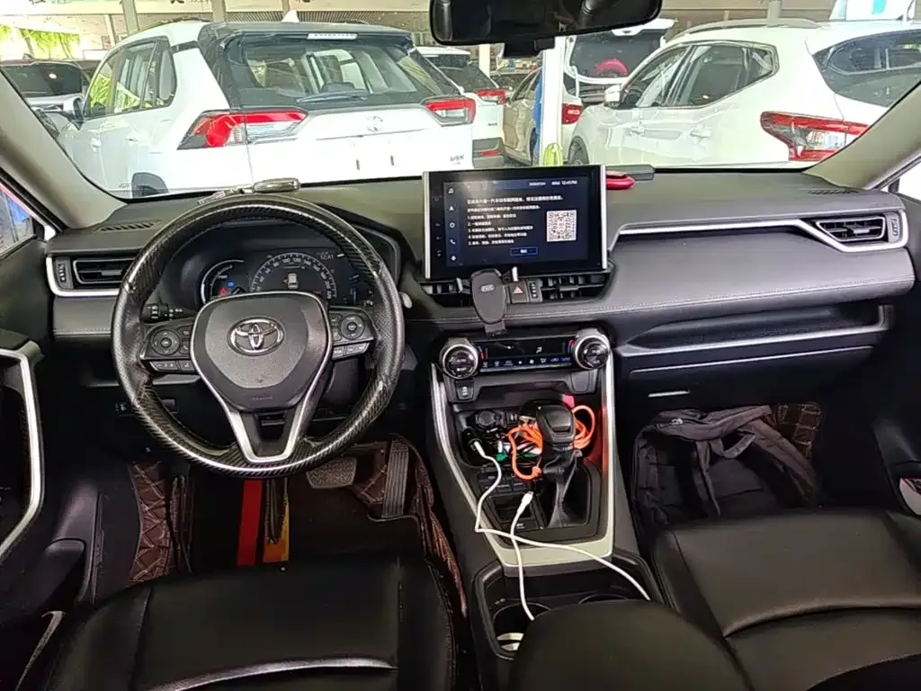 Toyota RAV4 — фото 9