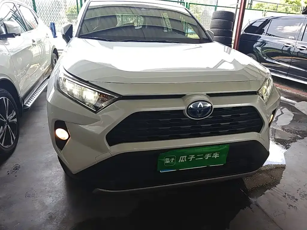 Toyota RAV4 — фото 2