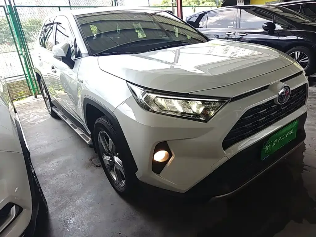 Toyota RAV4 — фото 4